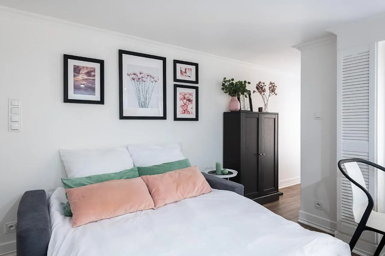 Krakowskie Przedmiescie 19: Royal Proximity Warsaw Apartment